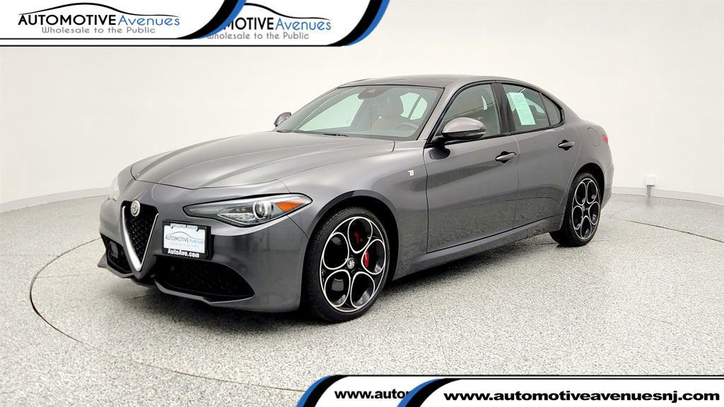 Used 2022 Alfa Romeo Giulia Ti image 1