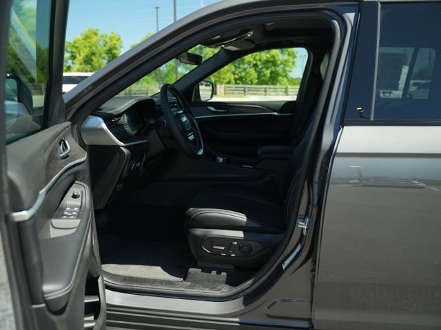 New 2026 Jeep Grand Cherokee Altitude AWD/4WD image 12