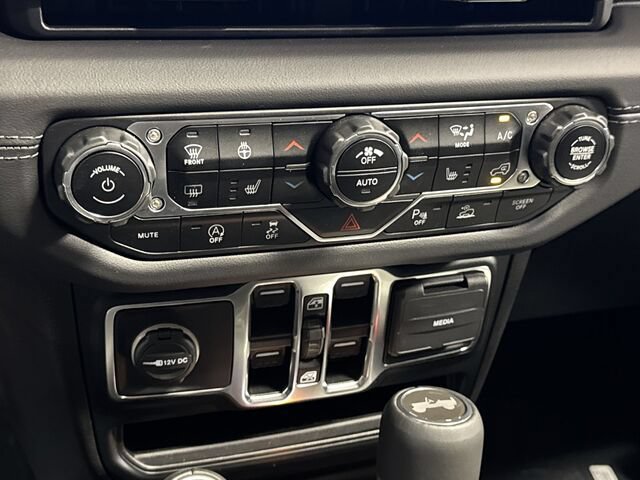 New 2024 Jeep Wrangler Unlimited Sahara w/ Technology Group AWD/4WD image 13