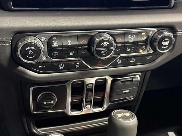New 2024 Jeep Wrangler Sahara w/ Technology Group AWD/4WD image 13