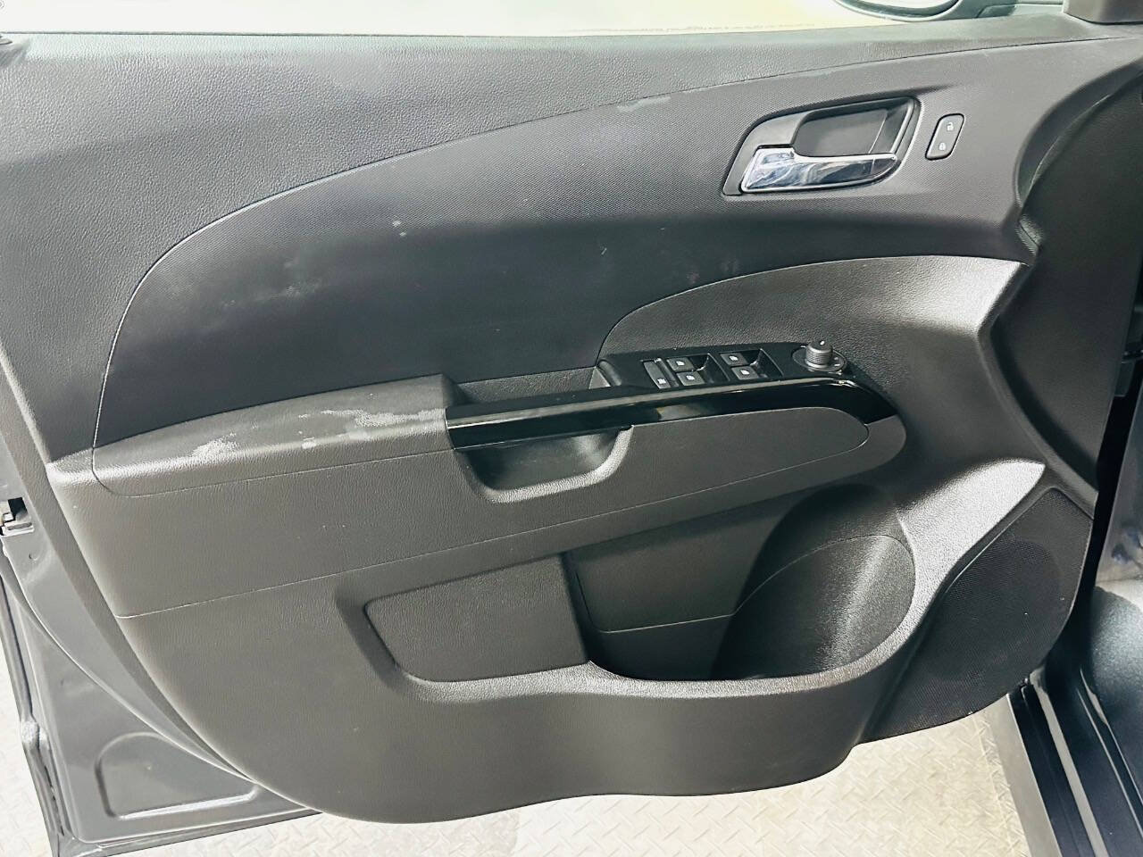 Used 2019 Chevrolet Sonic LT w/ Convenience Package FWD image 27