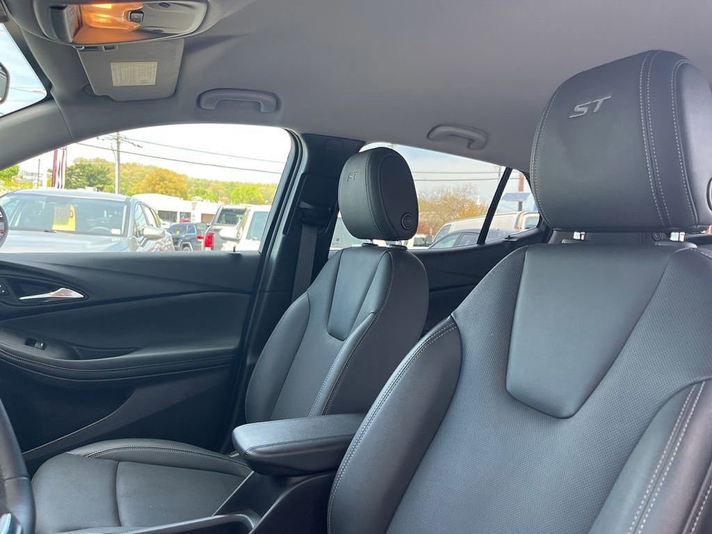 Used 2024 Buick Encore GX Sport Touring FWD image 27