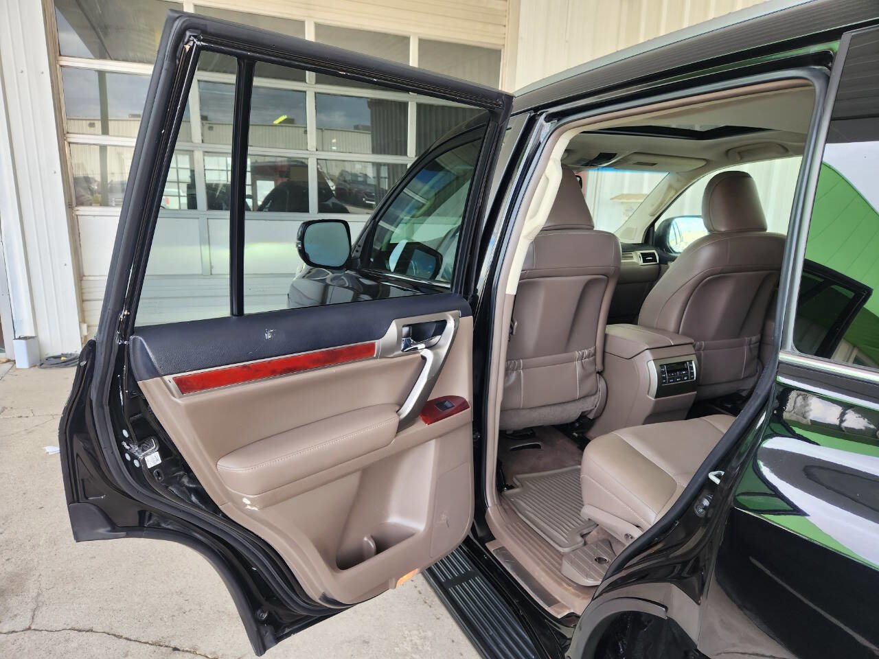 Used 2017 Lexus GX 460 Base AWD 4dr SUV image 12