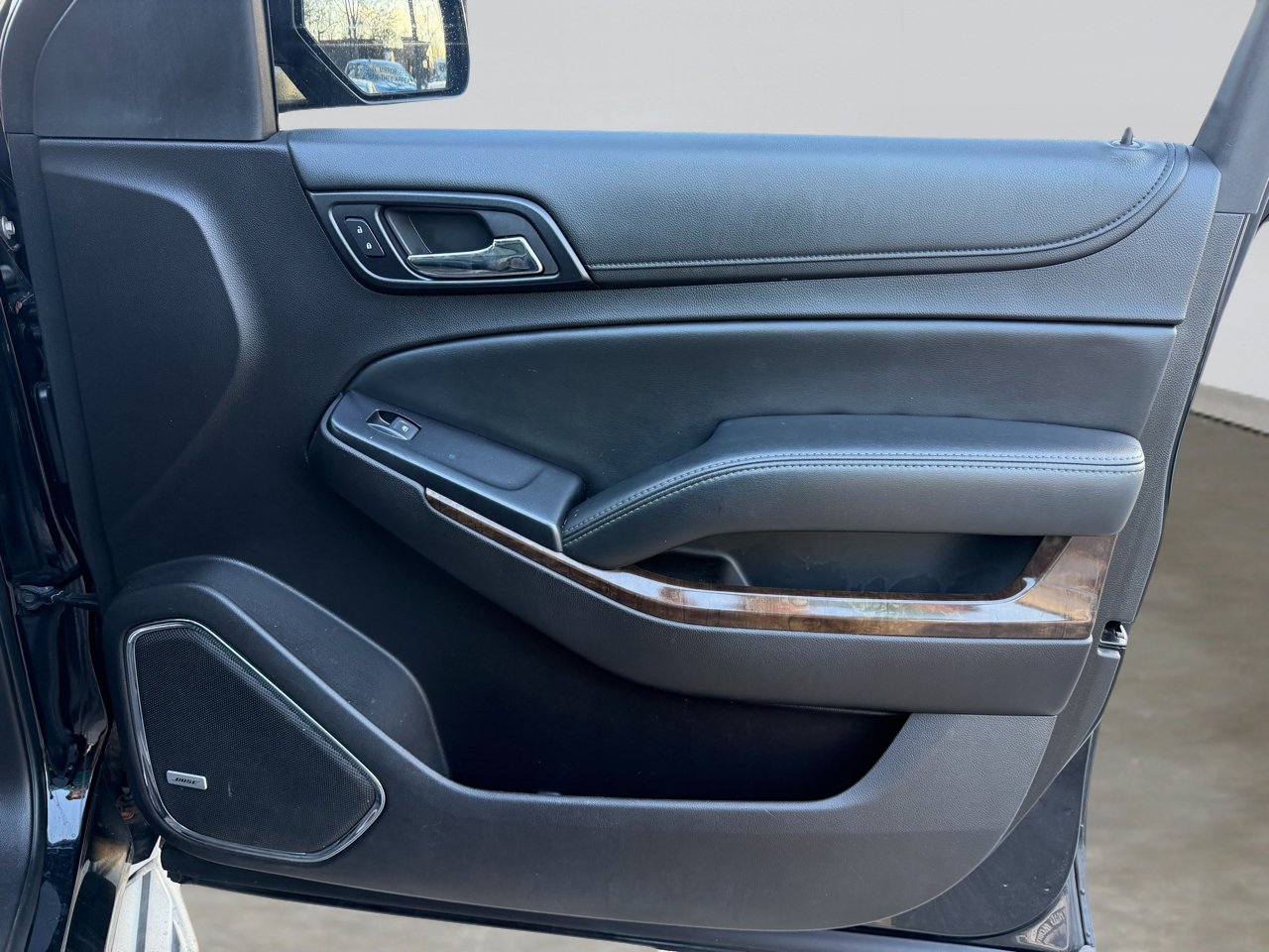 Used 2016 Chevrolet Suburban LT RWD image 32