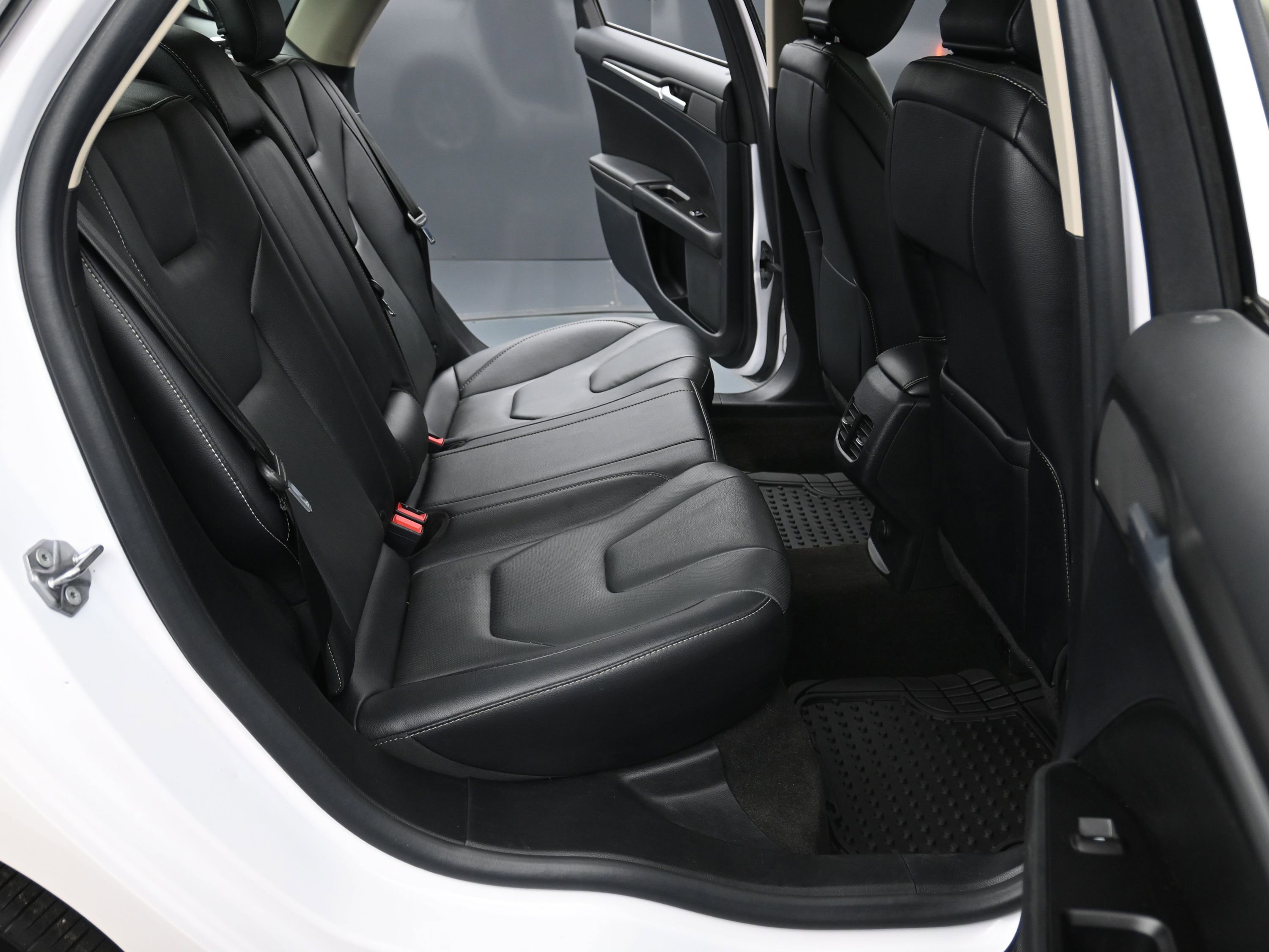 Used 2020 Ford Fusion Energi Titanium FWD image 26