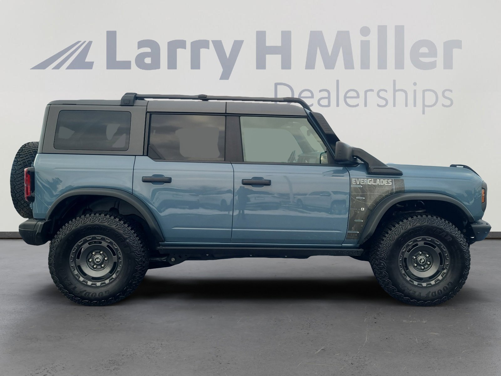 Certified 2024 Ford Bronco Everglades image 6