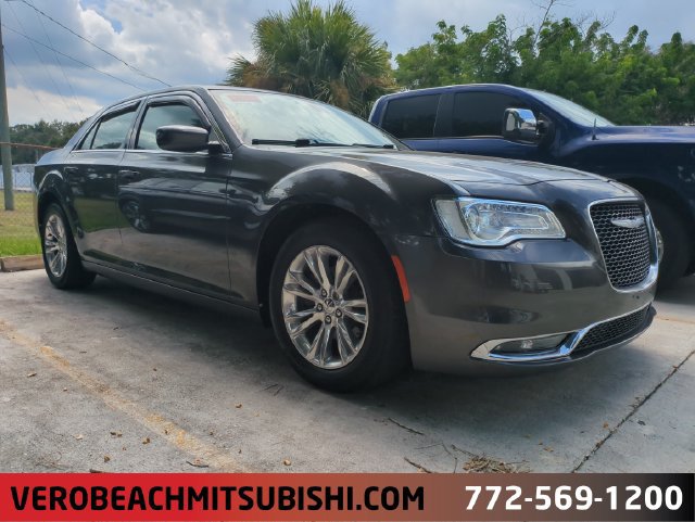 Used 2020 Chrysler 300 Touring L w/ Value Package RWD image 1