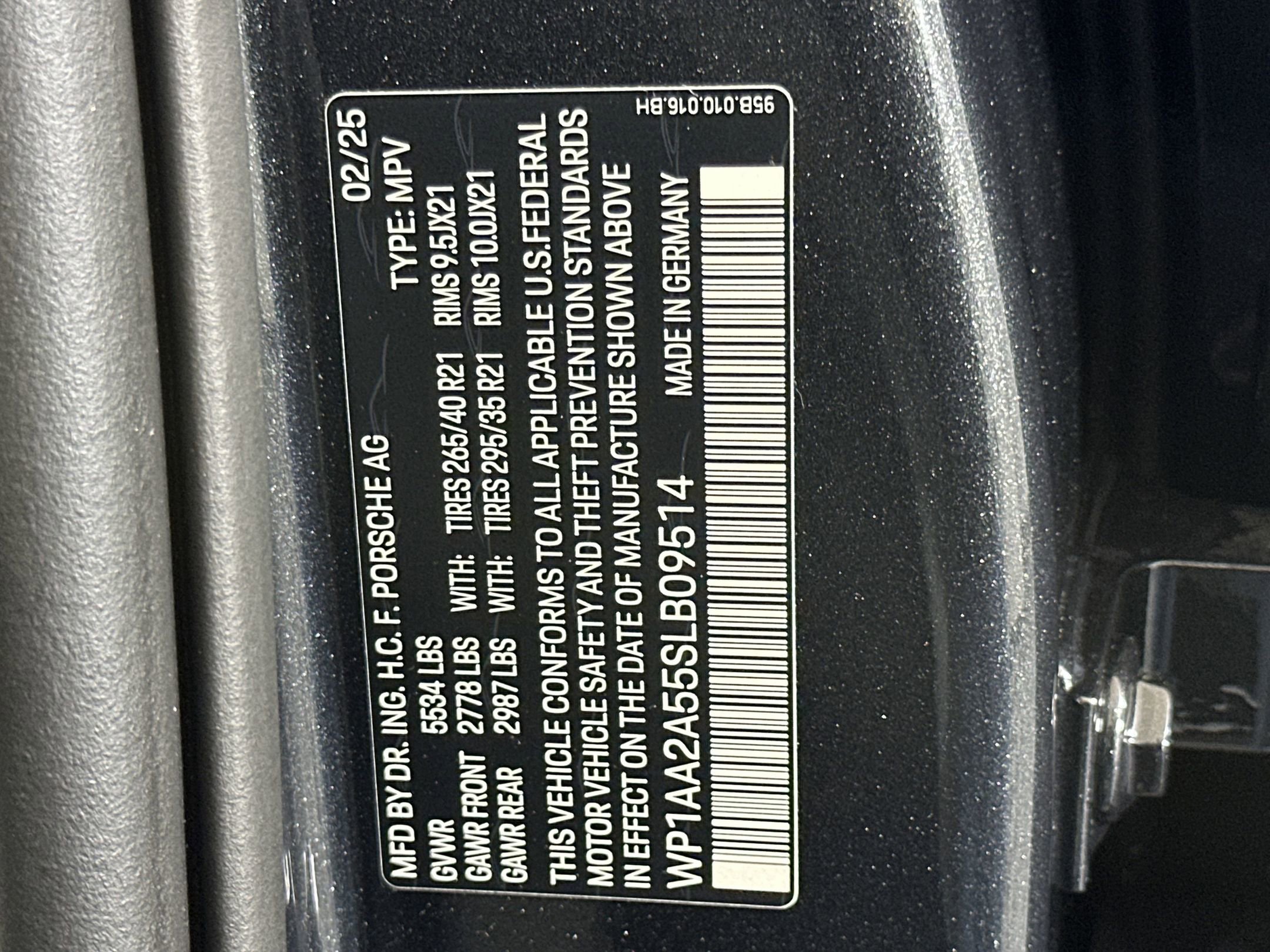 Certified 2025 Porsche Macan image 25