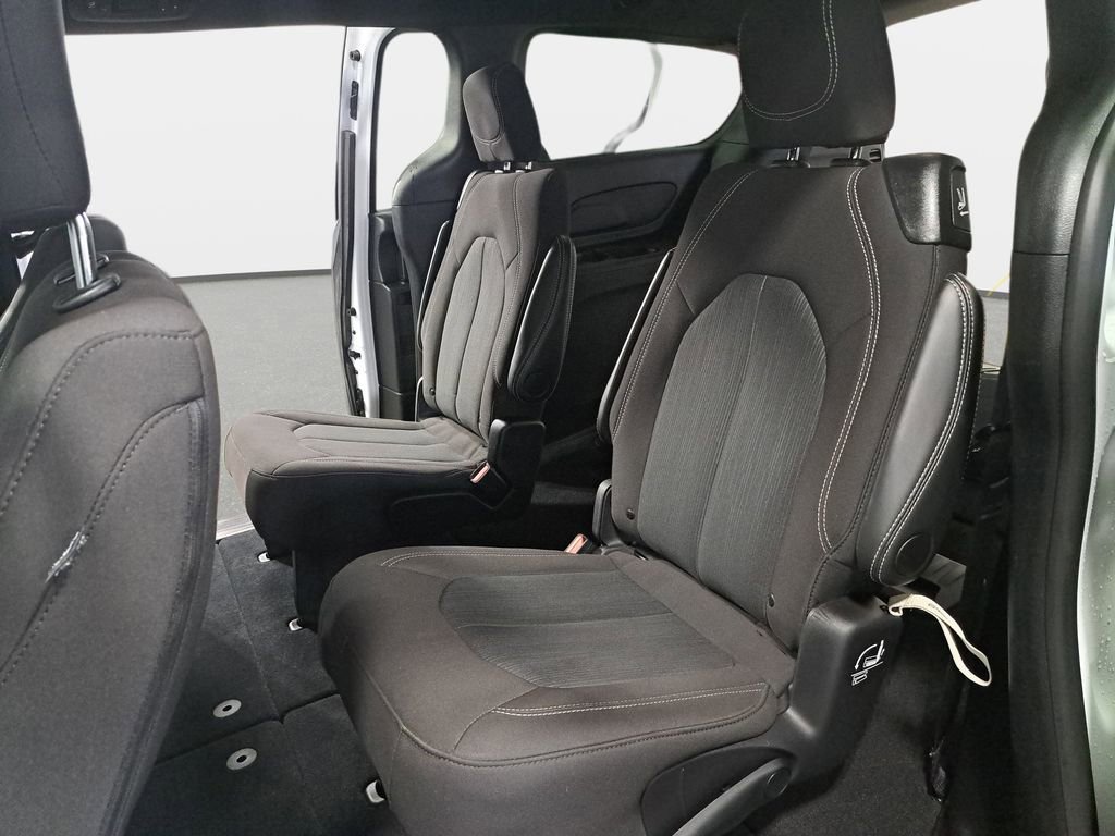 Certified 2024 Chrysler Pacifica Touring image 17