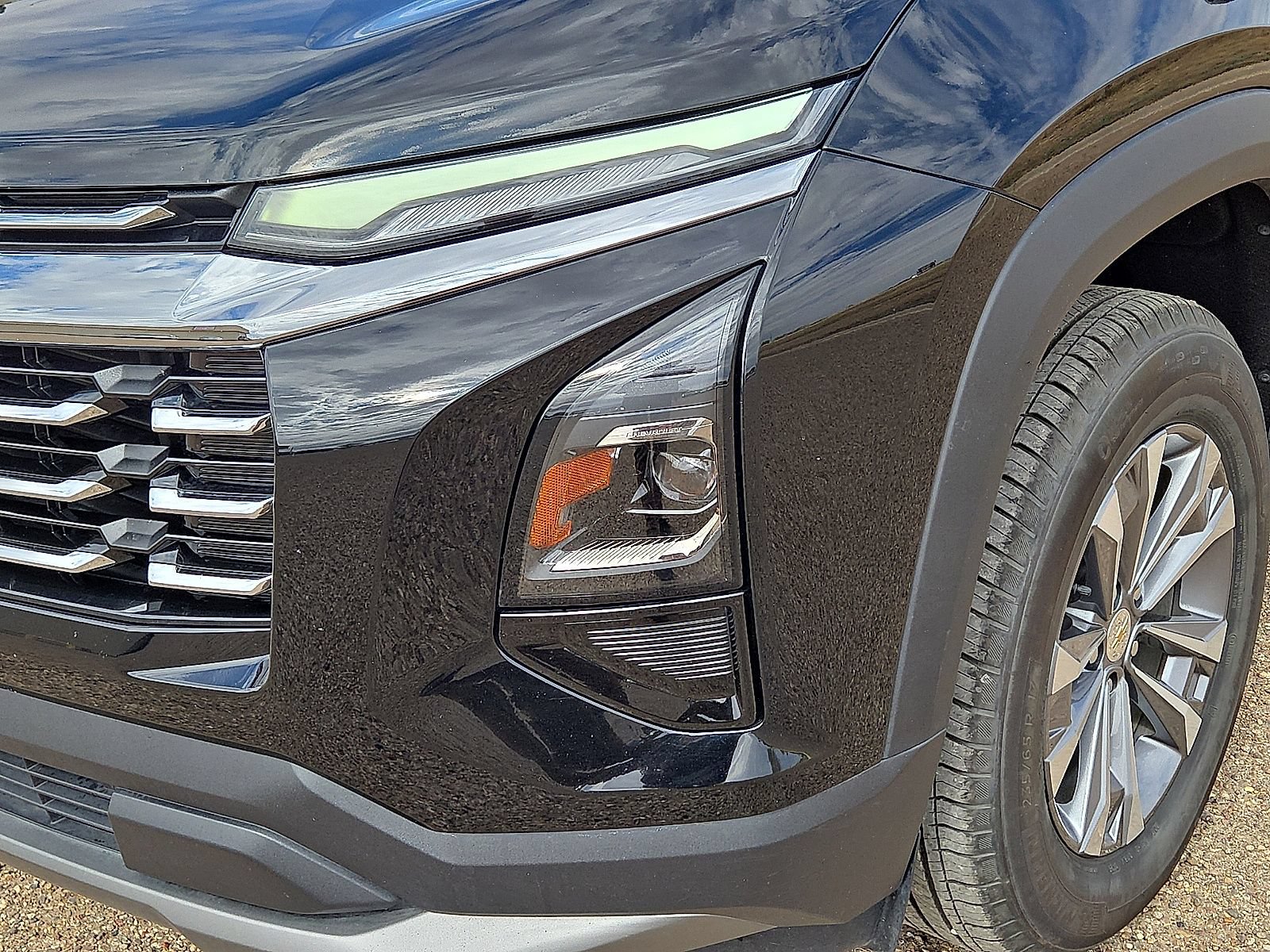 Used 2025 Chevrolet Equinox LT AWD/4WD image 9