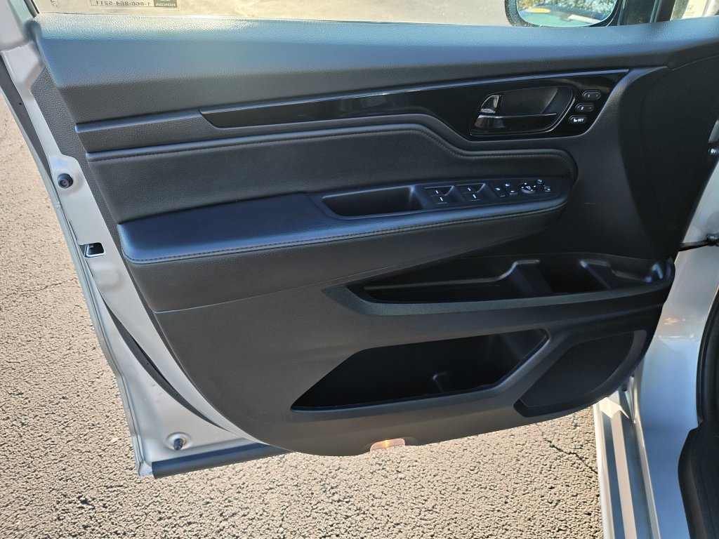 Used 2025 Honda Odyssey Elite image 12