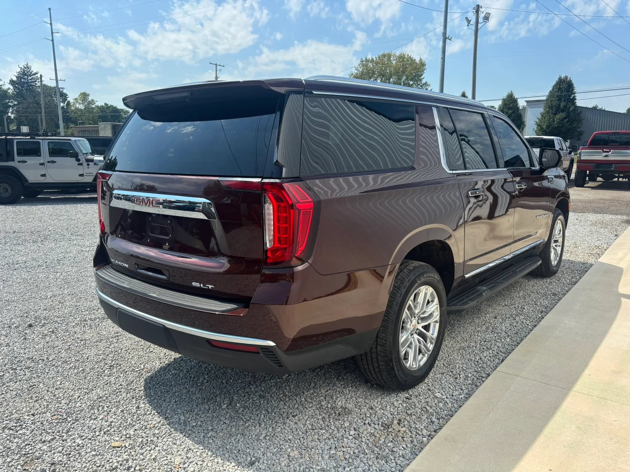 Used 2022 GMC Yukon XL SLT w/ SLT Premium Package AWD/4WD image 8
