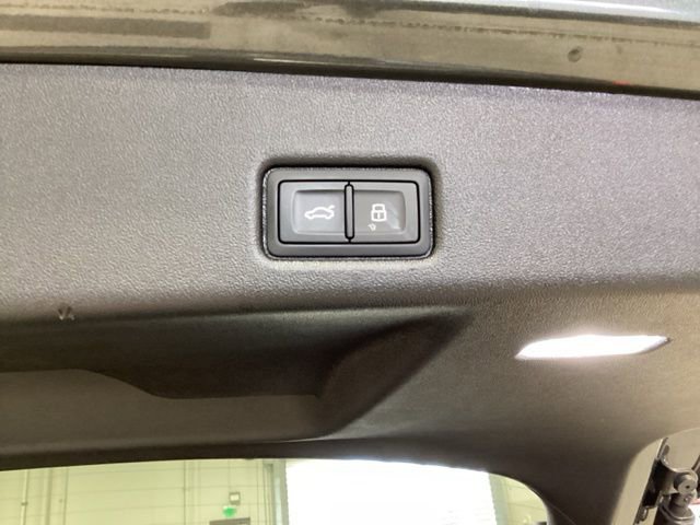 Used 2025 Audi SQ5 Premium Plus image 23