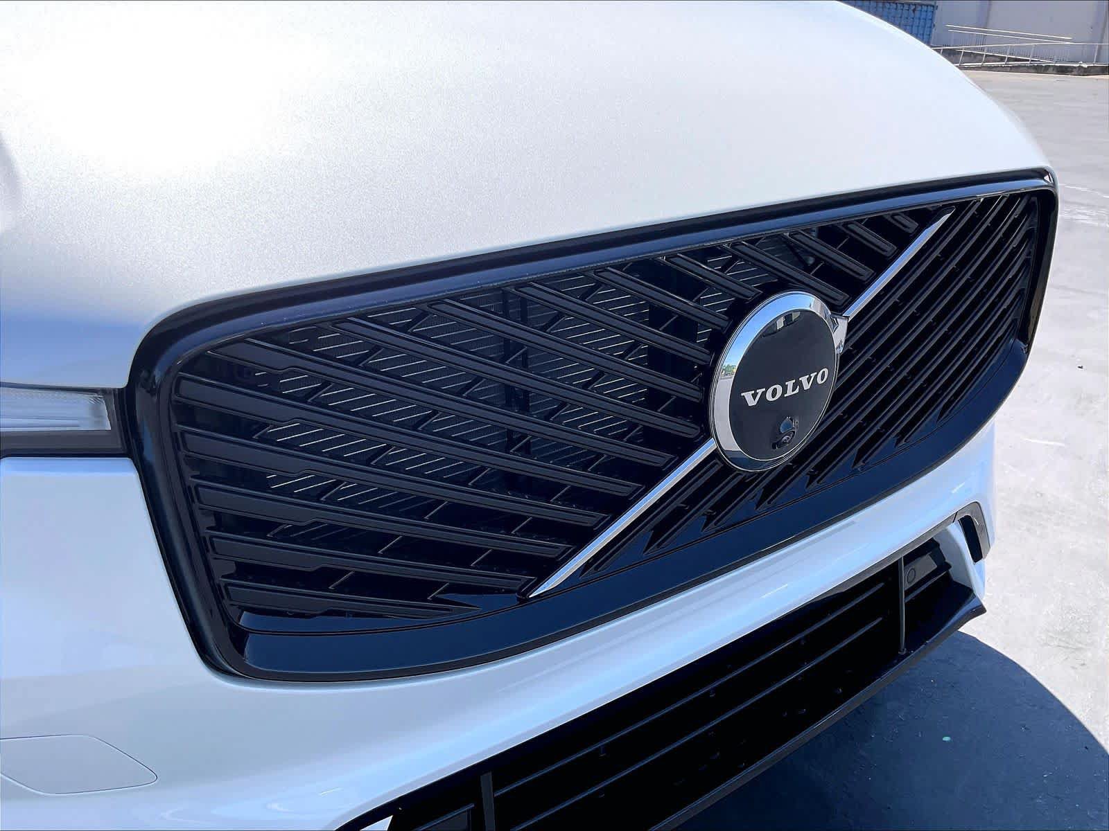 New 2026 Volvo XC60 T8 Plus w/ Climate Package PRO AWD/4WD image 33