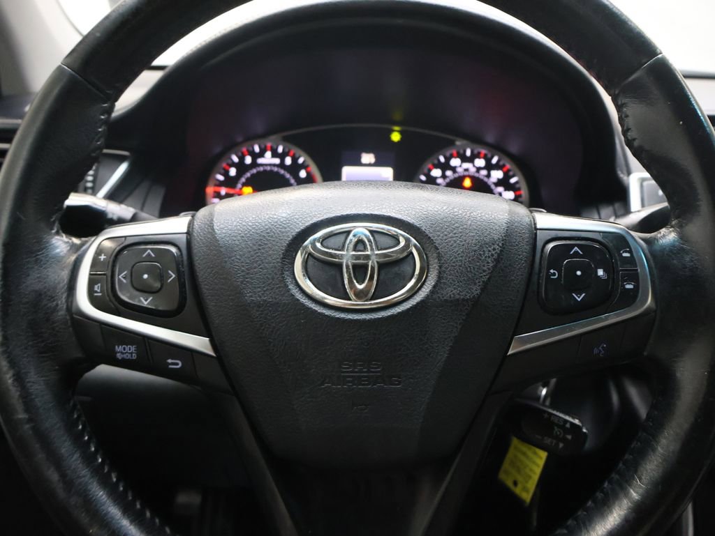 Used 2015 Toyota Camry SE FWD image 19