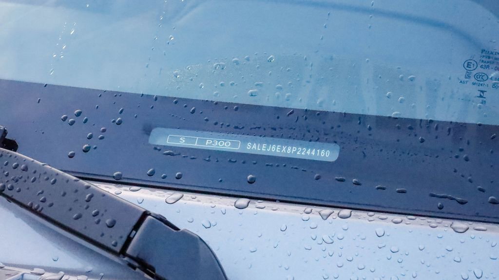 Used 2023 Land Rover Defender 90 S image 30