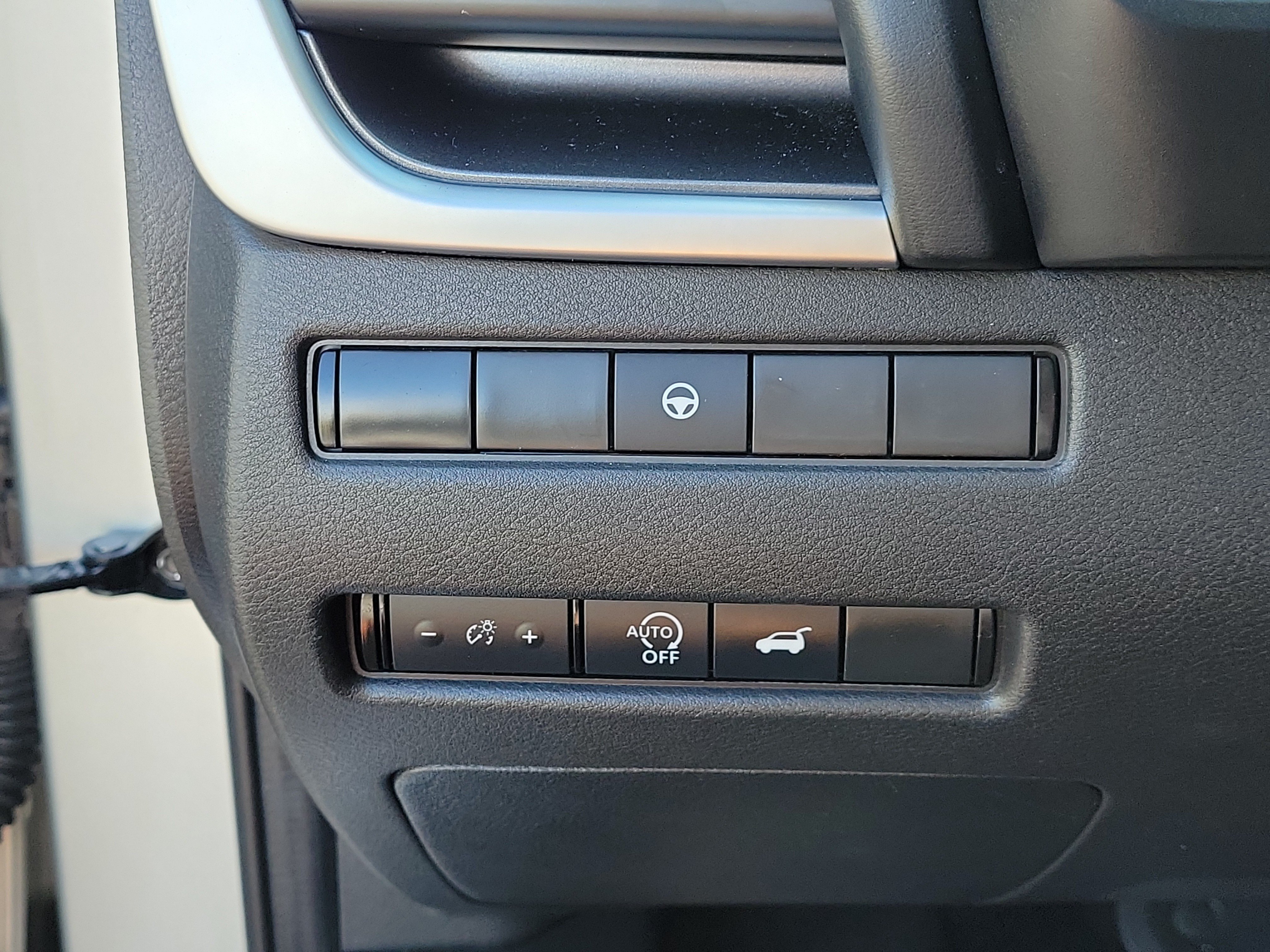Used 2024 Nissan Rogue SV FWD image 32