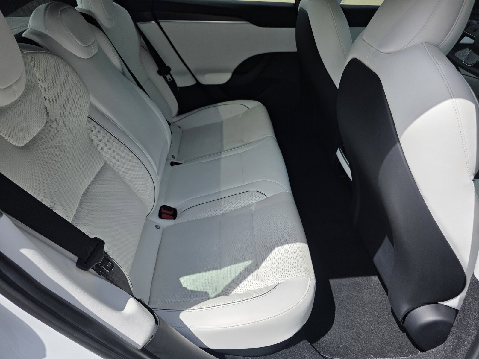 Used 2022 Tesla Model S Plaid image 5