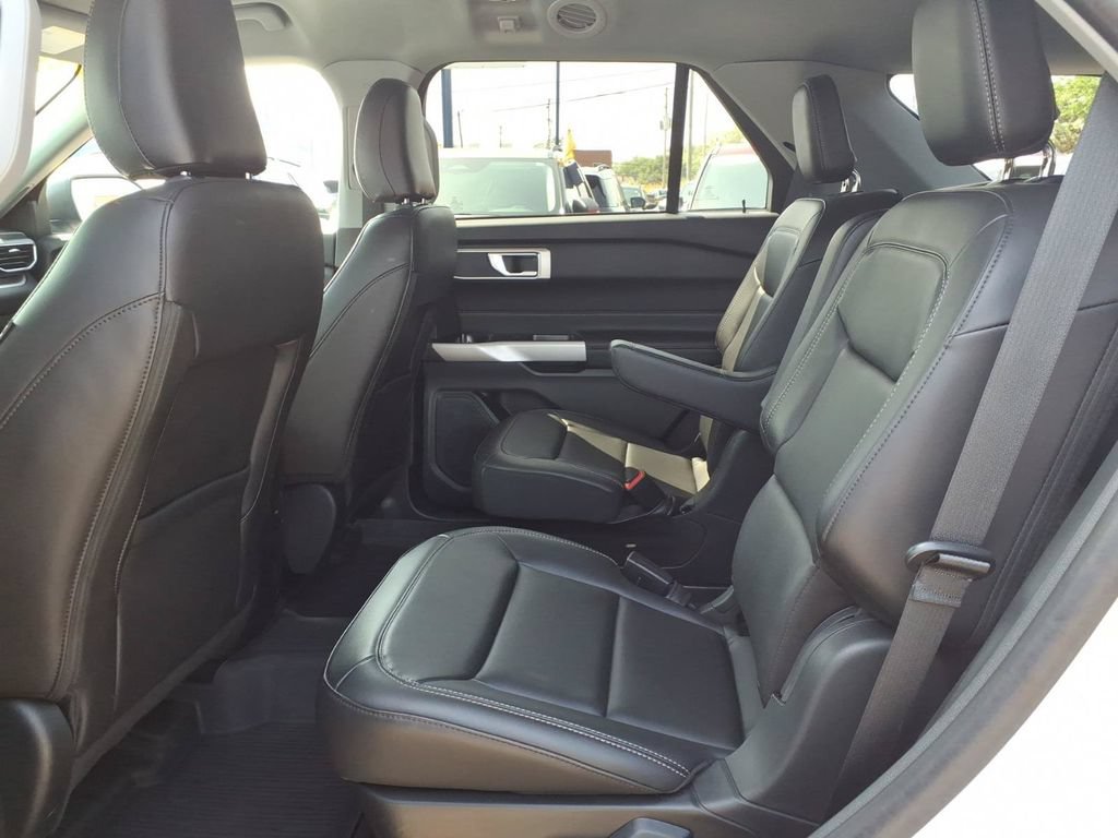 Used 2024 Ford Explorer XLT w/ Equipment Group 202A AWD/4WD image 12