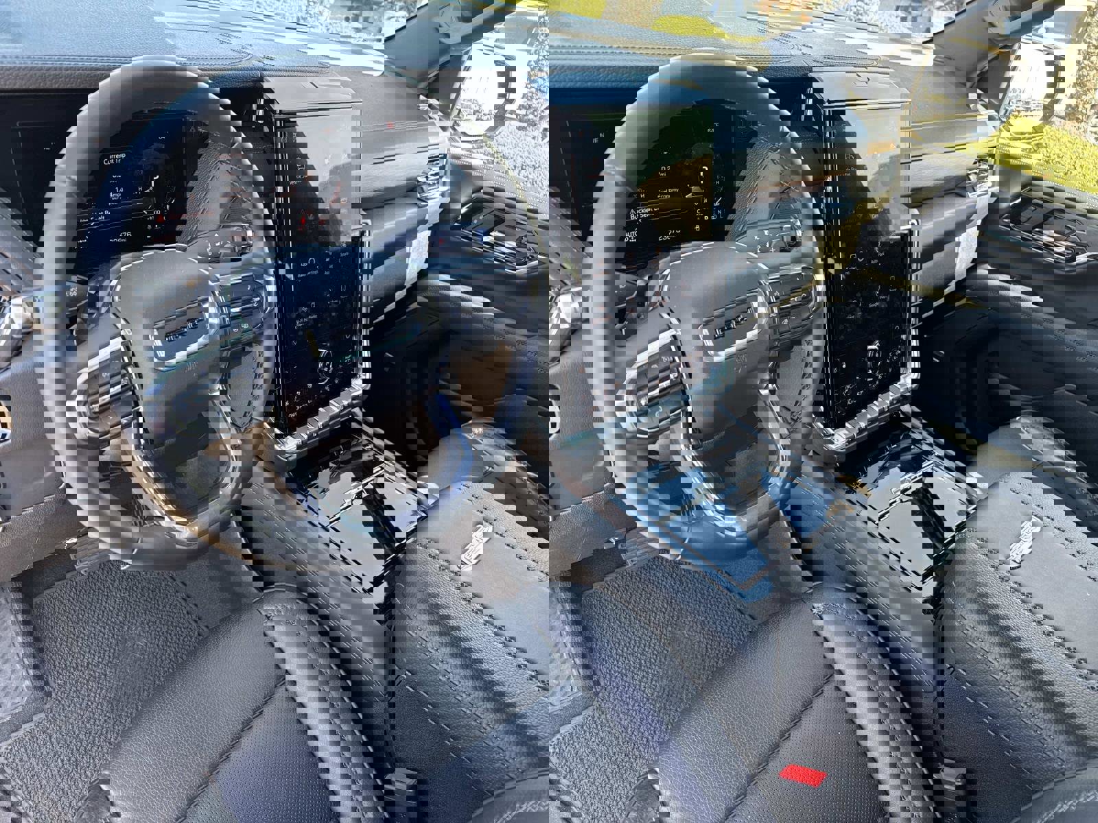 Used 2025 GMC Yukon XL Denali image 21