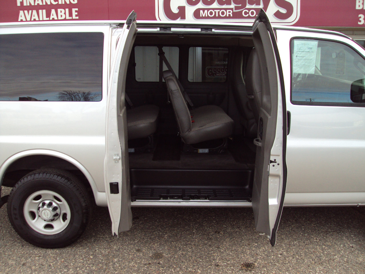 Used 2016 Chevrolet Express 2500 LS image 9