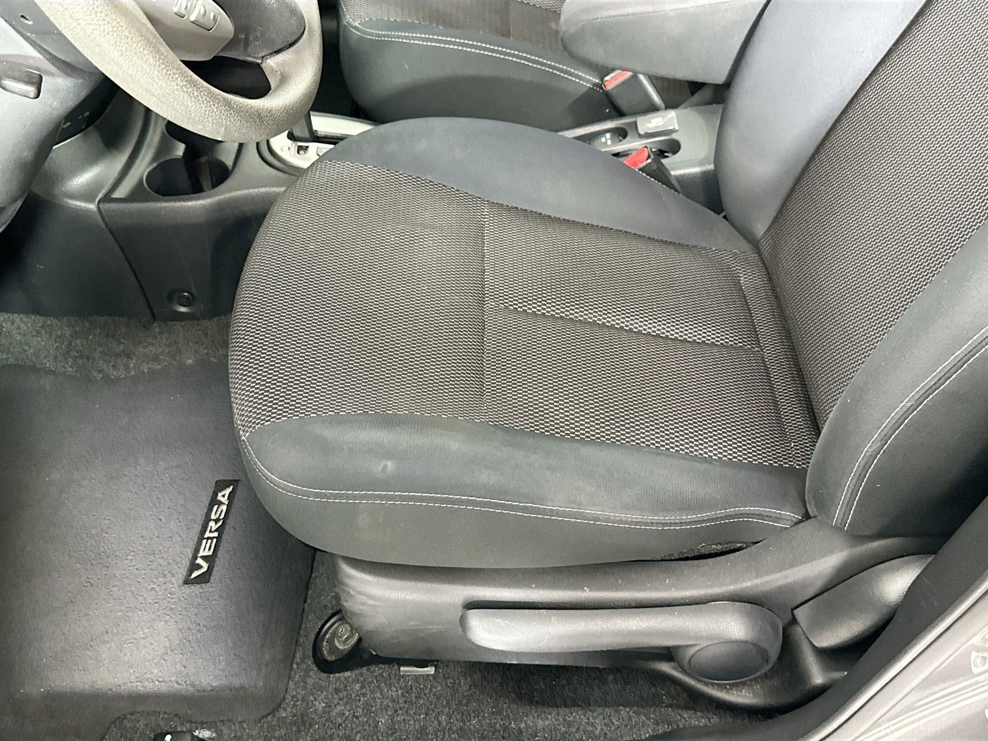 Used 2015 Nissan Versa SV image 21