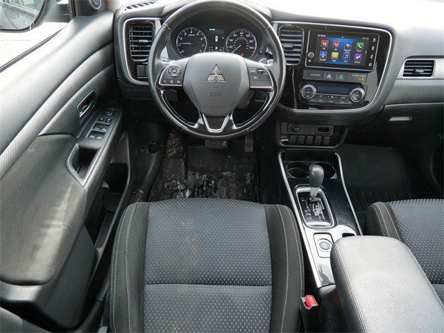 Used 2017 Mitsubishi Outlander SE image 10