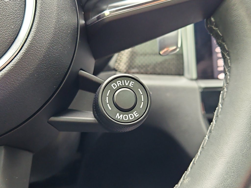 Certified 2023 Porsche Macan S AWD/4WD image 20