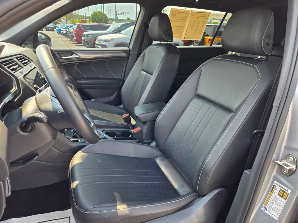 Used 2023 Volkswagen Tiguan SE R-Line AWD/4WD image 16