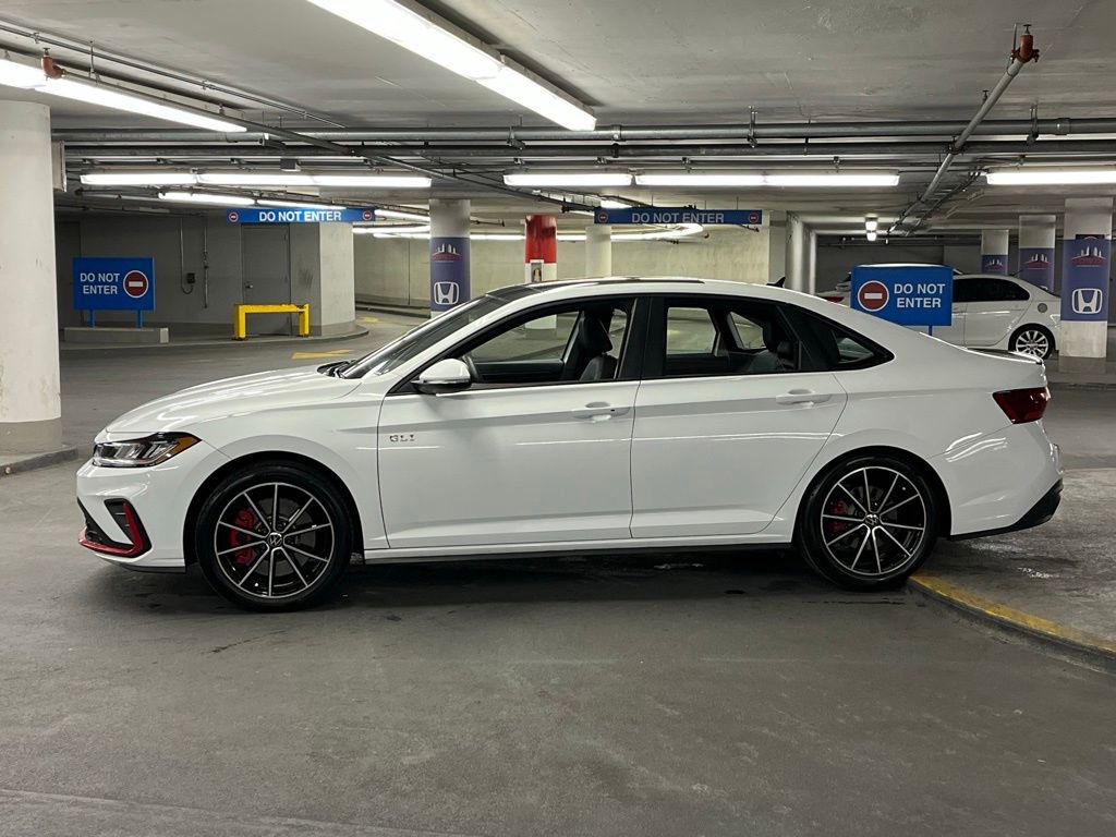 Used 2025 Volkswagen Jetta GLI Autobahn image 33