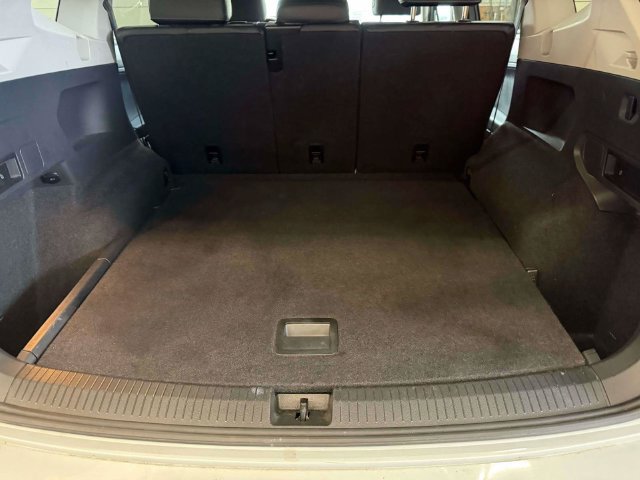 Used 2018 Volkswagen Tiguan SE AWD/4WD image 30