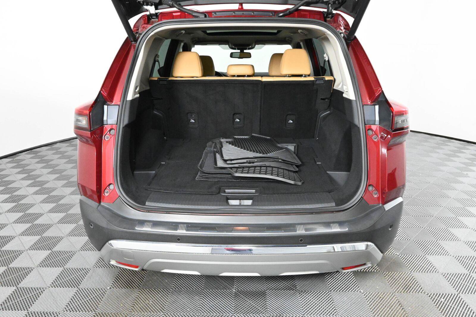 Used 2022 Nissan Rogue Platinum w/ Head-Up Display Package FWD image 9