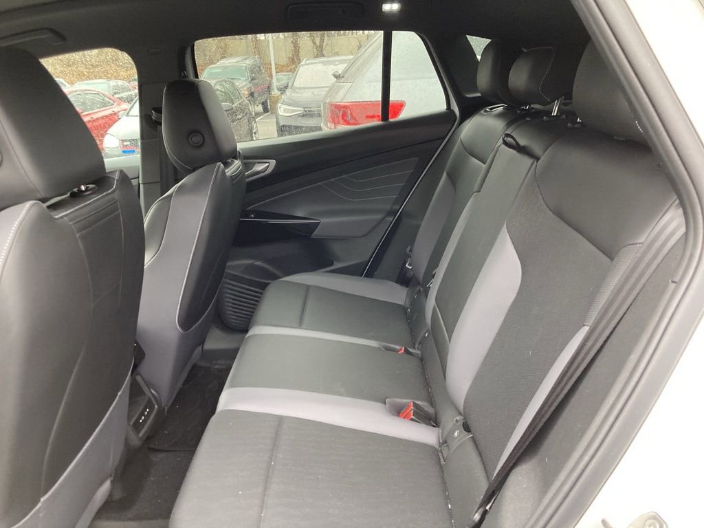 Used 2023 Volkswagen ID.4 Pro S image 9