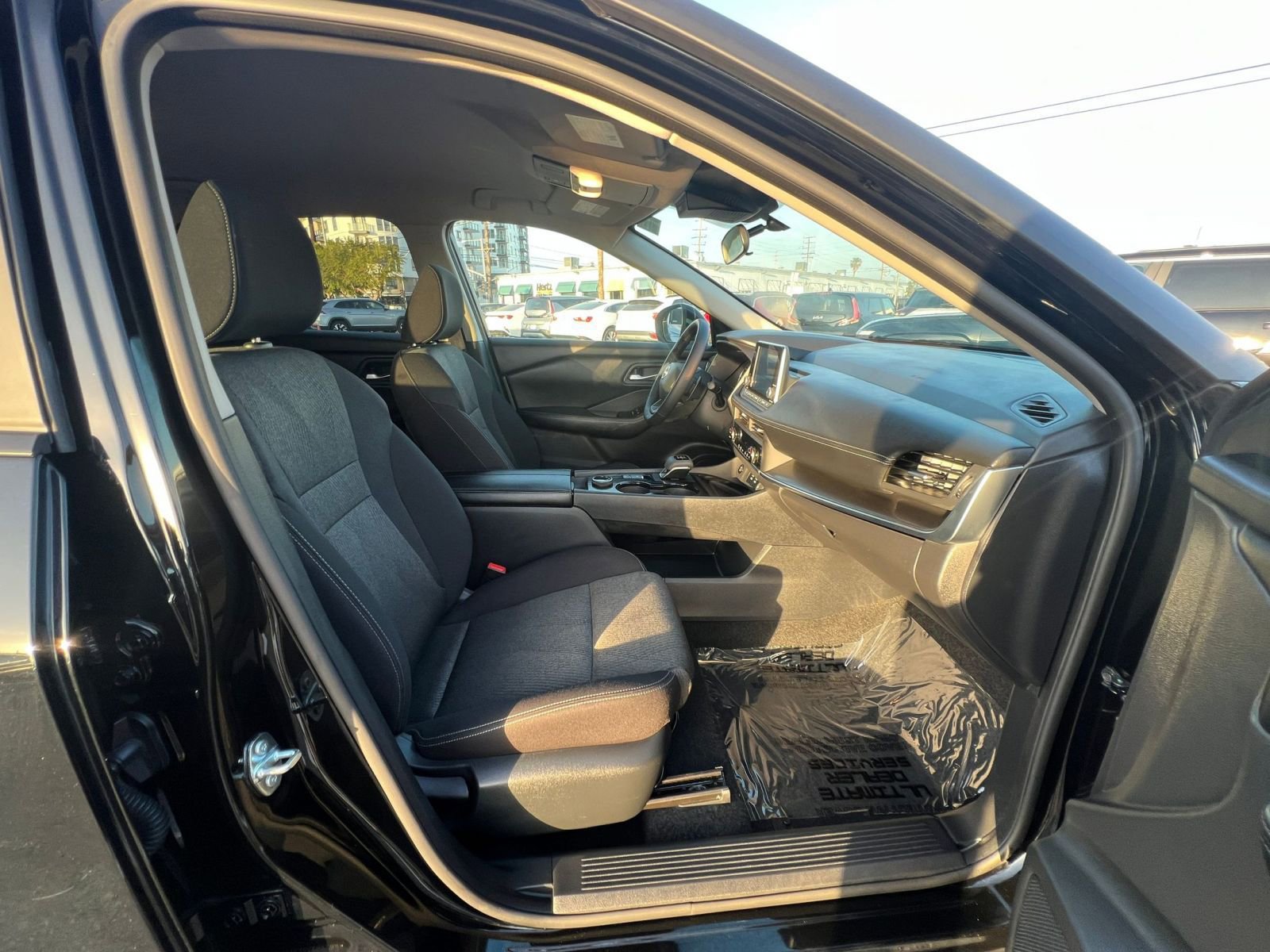 Used 2025 Nissan Rogue SV AWD/4WD image 41