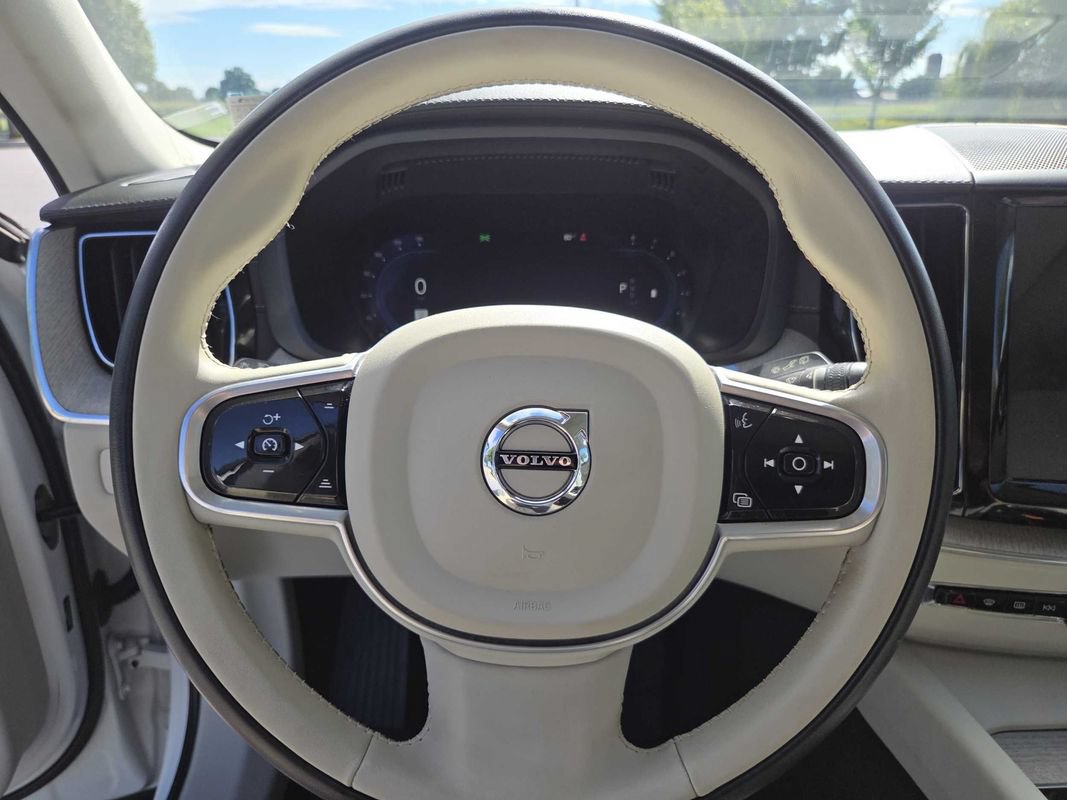 Used 2022 Volvo XC60 B5 Inscription AWD/4WD image 19