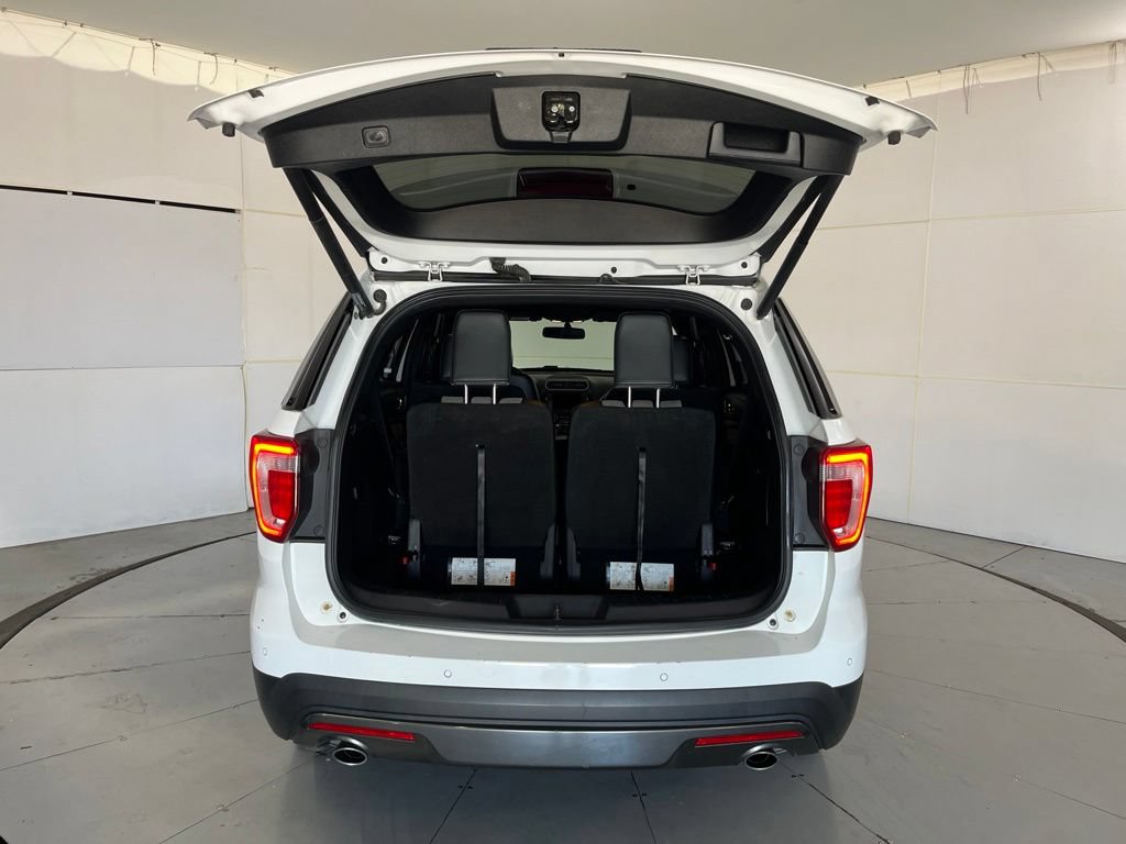 Used 2017 Ford Explorer XLT w/ Equipment Group 202A AWD/4WD image 12