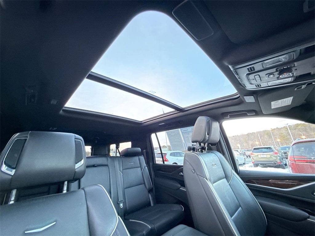 Used 2022 Cadillac Escalade ESV Premium Luxury image 16