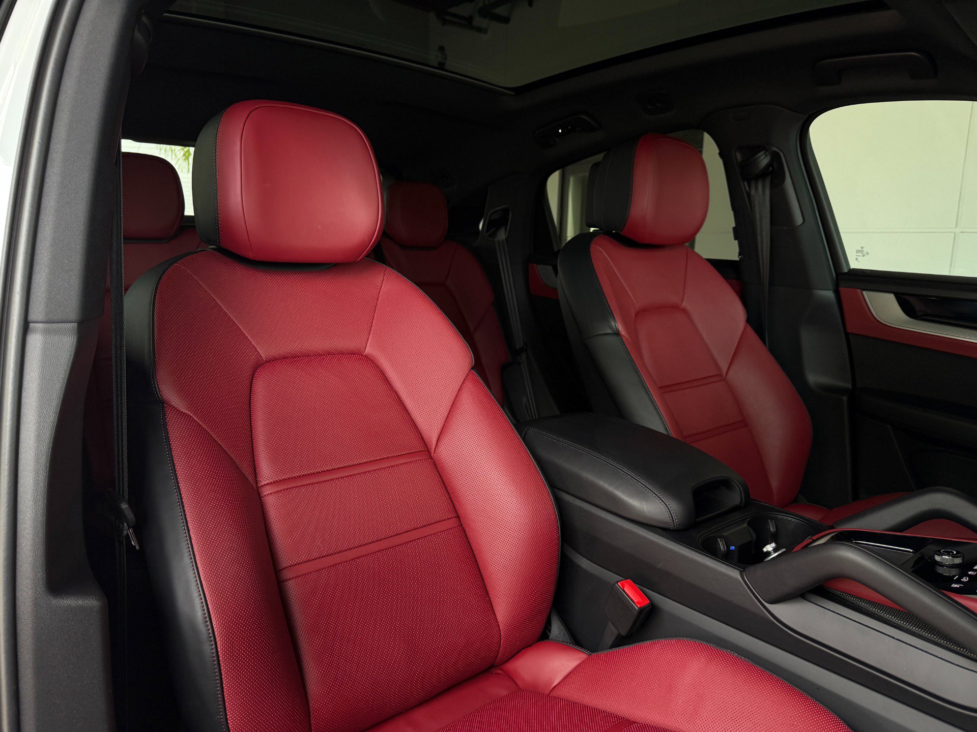 Used 2024 Porsche Cayenne S image 34