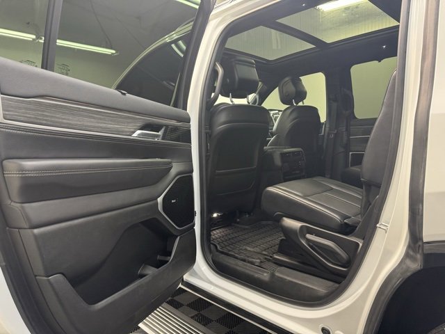 Used 2023 Jeep Wagoneer Series III w/ Premium Group I image 26