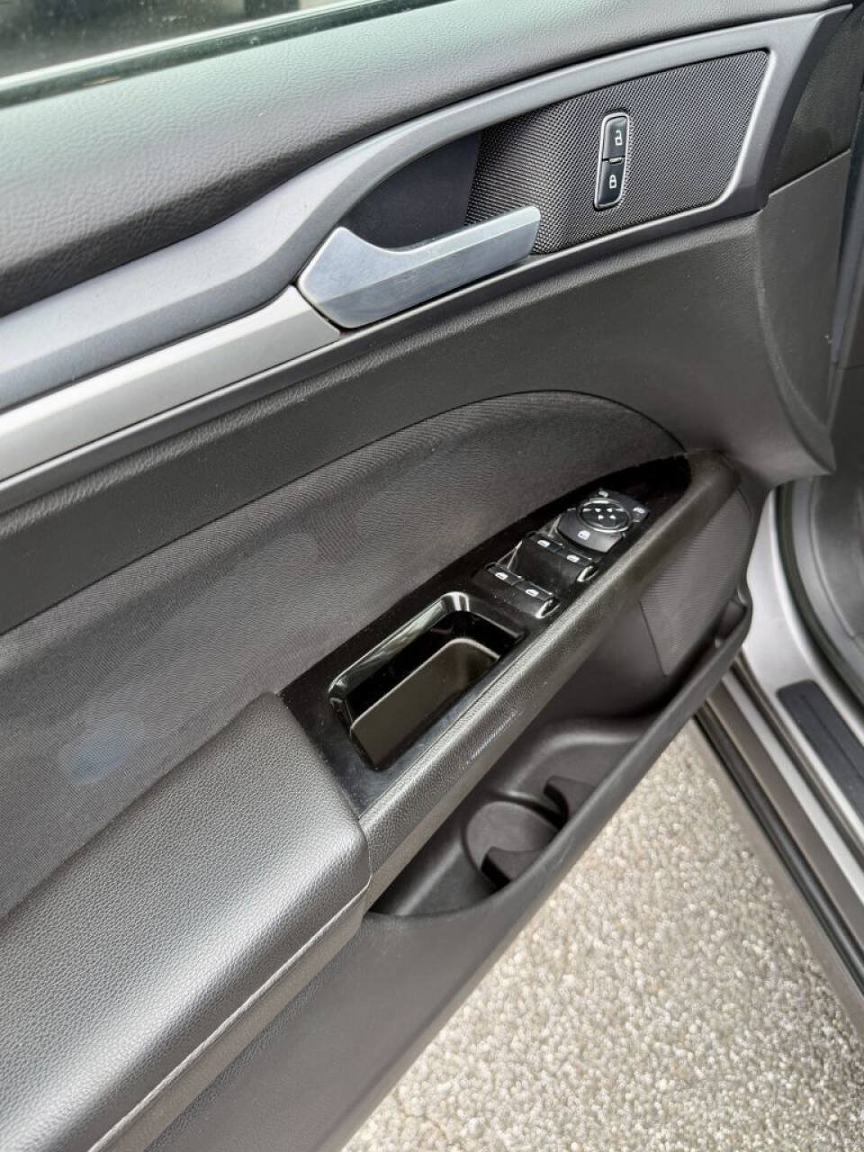 Used 2014 Ford Fusion SE FWD image 12