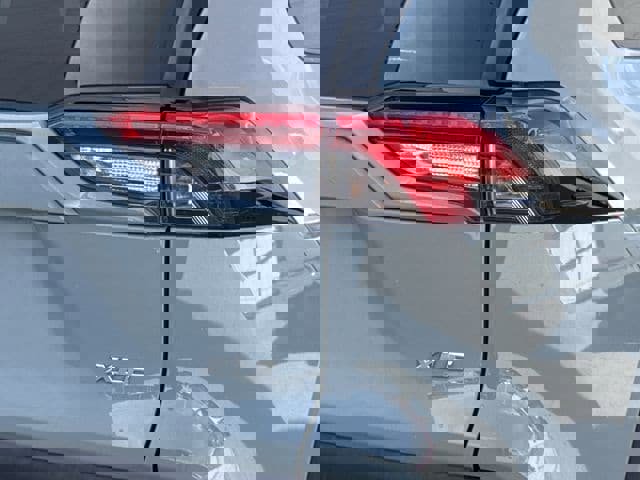 Used 2021 Toyota RAV4 XLE Premium image 7