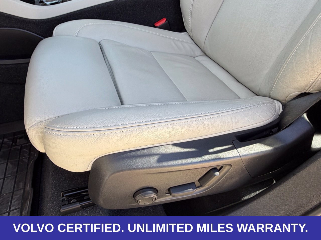 Certified 2024 Volvo XC40 B5 Ultimate w/ Protection Package Premier AWD/4WD image 37