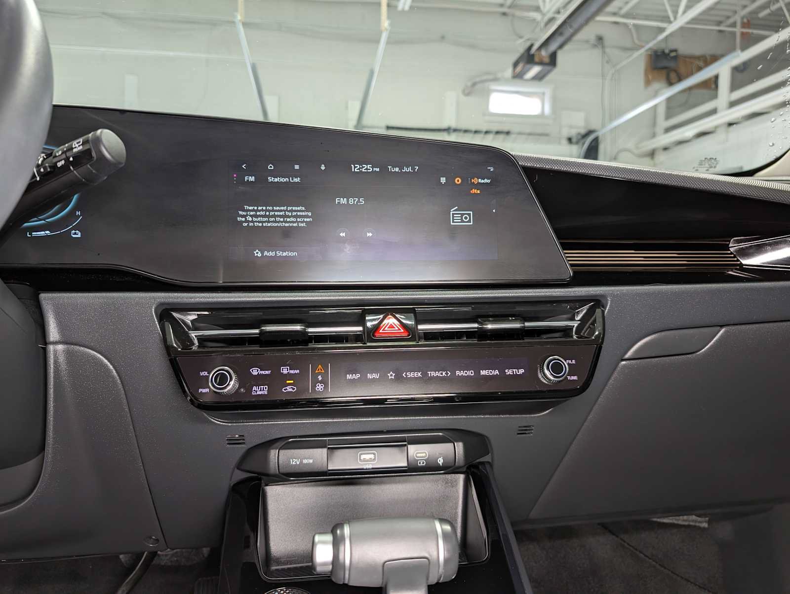 Used 2024 Kia Niro EX FWD image 32