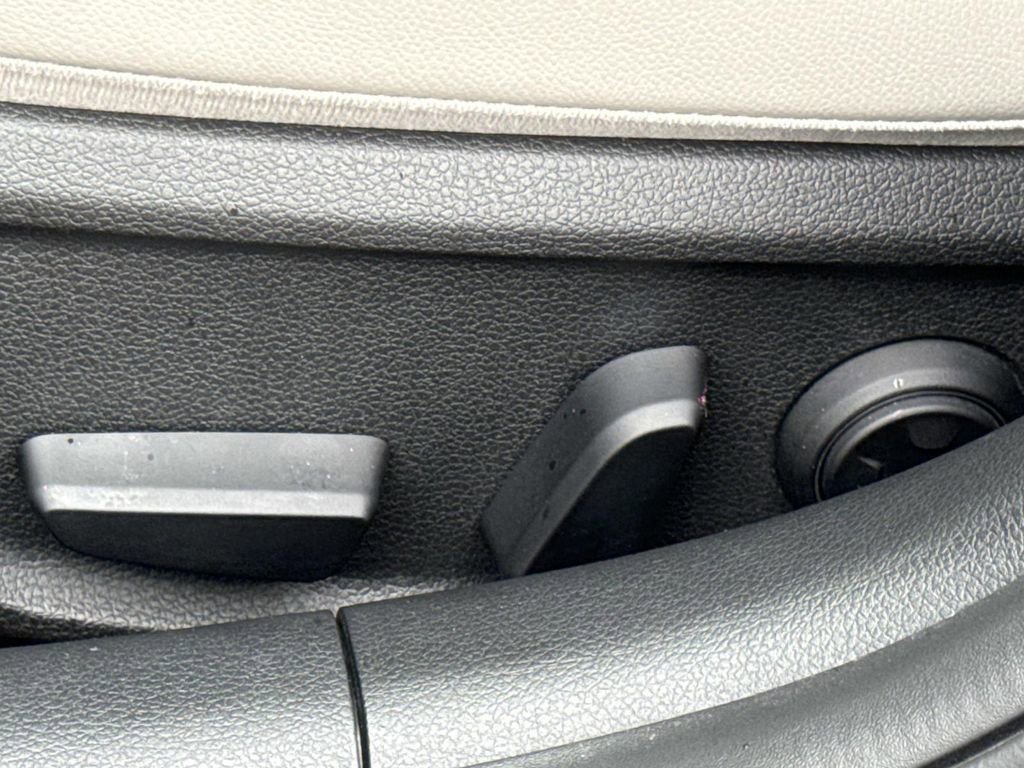 Used 2023 Genesis G70 2.0T RWD image 19