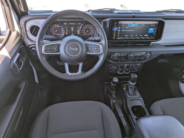 Used 2024 Jeep Wrangler Sahara image 17