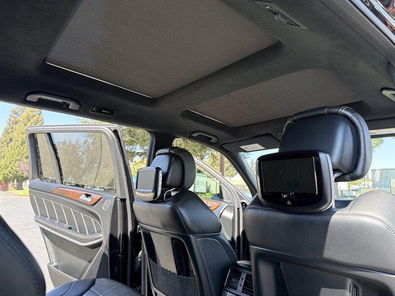 Used 2015 Mercedes-Benz GL 63 AMG 4MATIC image 31
