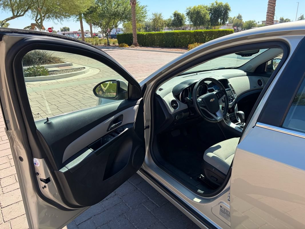 Used 2014 Chevrolet Cruze LT FWD image 8
