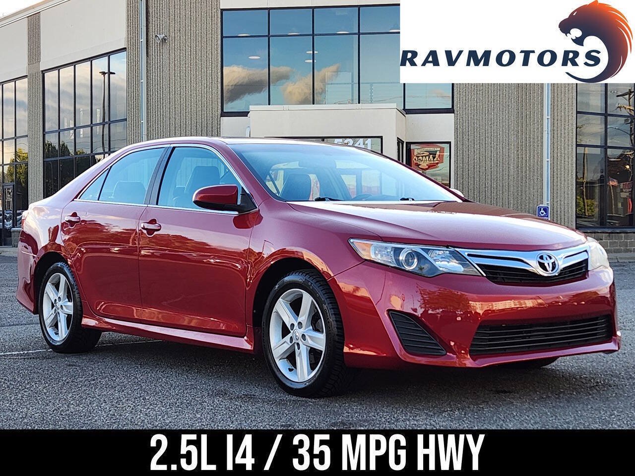 Used 2014 Toyota Camry SE w/ Moonroof Package FWD image 1