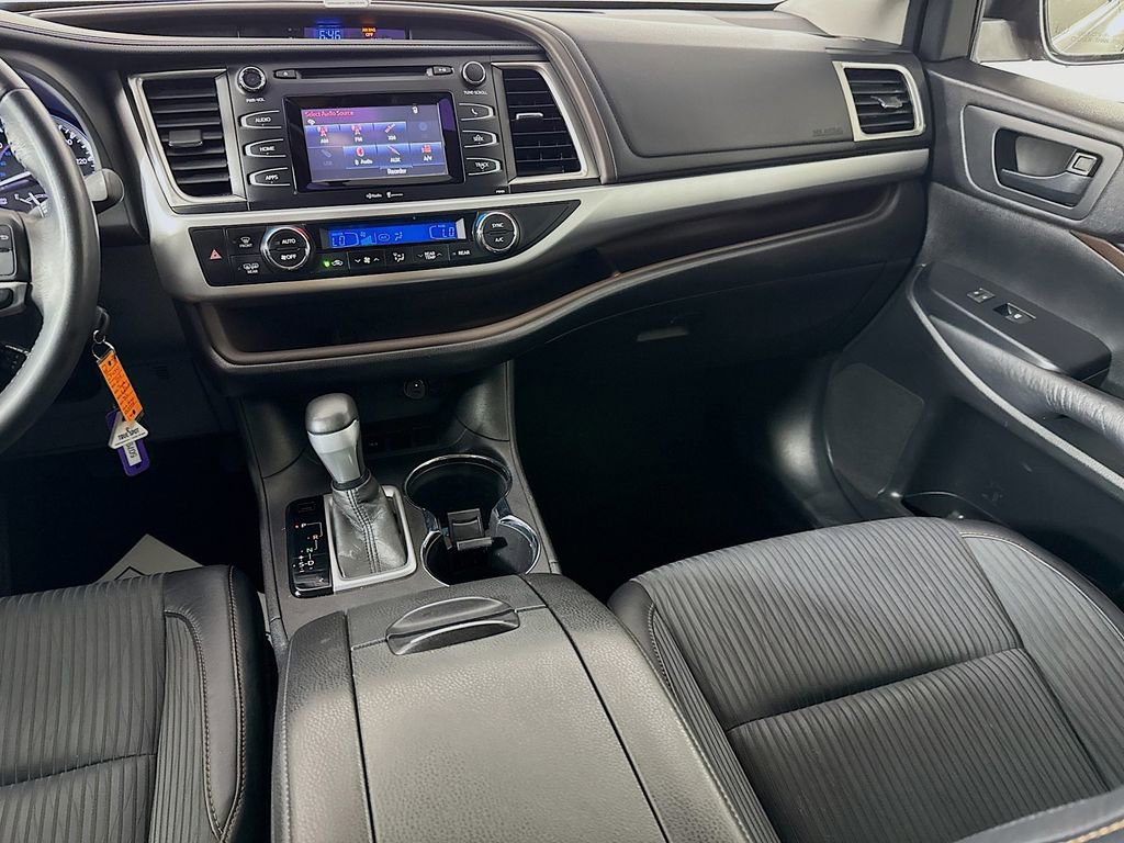 Used 2014 Toyota Highlander Plus FWD image 26