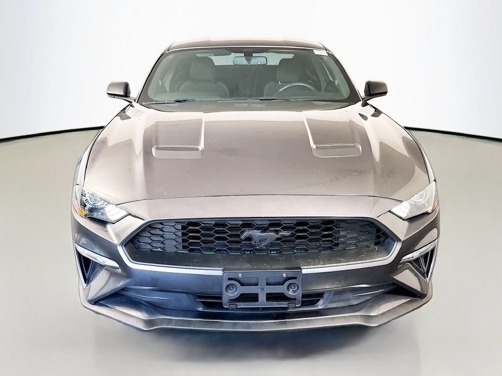 Used 2018 Ford Mustang Coupe RWD image 2